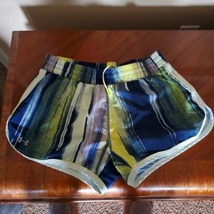 Womens size small Under Armour Heatgear Shorts